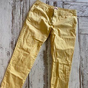 Yellow chinos, like NEW! ☀️the perfect summer pant